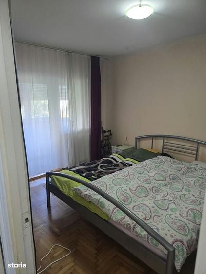 Apartament cu 4 camere decomandat în Micro 16