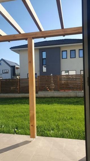 Casă individuală cu 4 camere cu Canalizare în Dezmir
