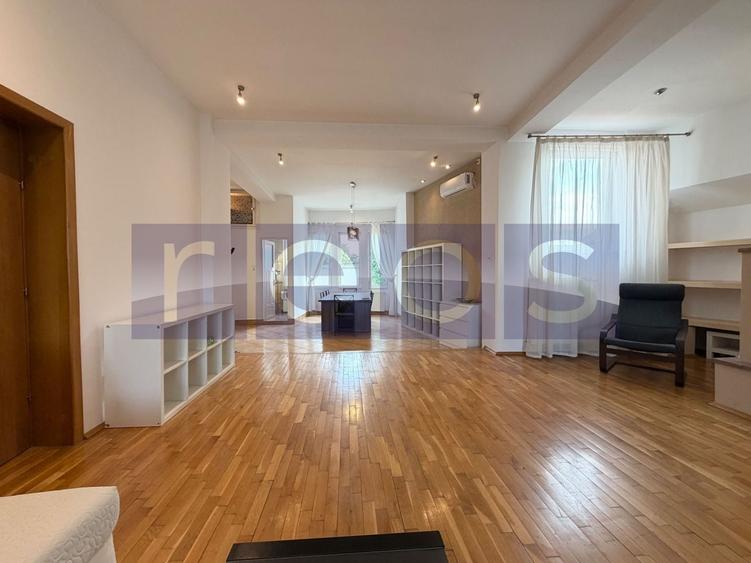 Apartament cu 3 camere semidecomandat, mobilat în Primăverii