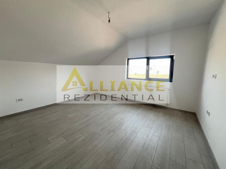 Casă individuală cu 4 camere cu Canalizare în Berceni
