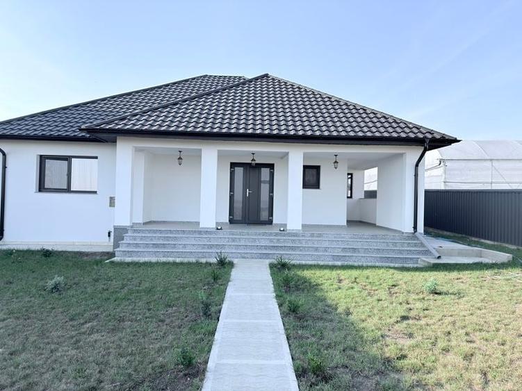 Casă individuală cu 4 camere cu Teren 700 Mp în Central