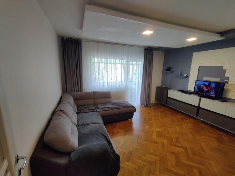 Apartament cu 3 camere decomandat în Șagului