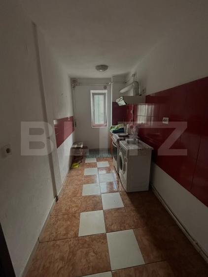 Apartament cu 2 camere semidecomandat, mobilat în Titu
