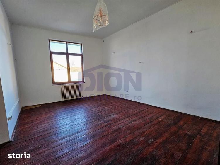Casă cu 6 camere cu Teren 138 Mp în Centrul Civic