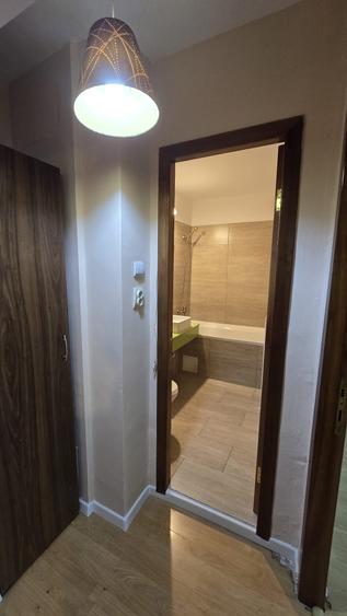 Apartament cu 4 camere decomandat în Lacul Tei