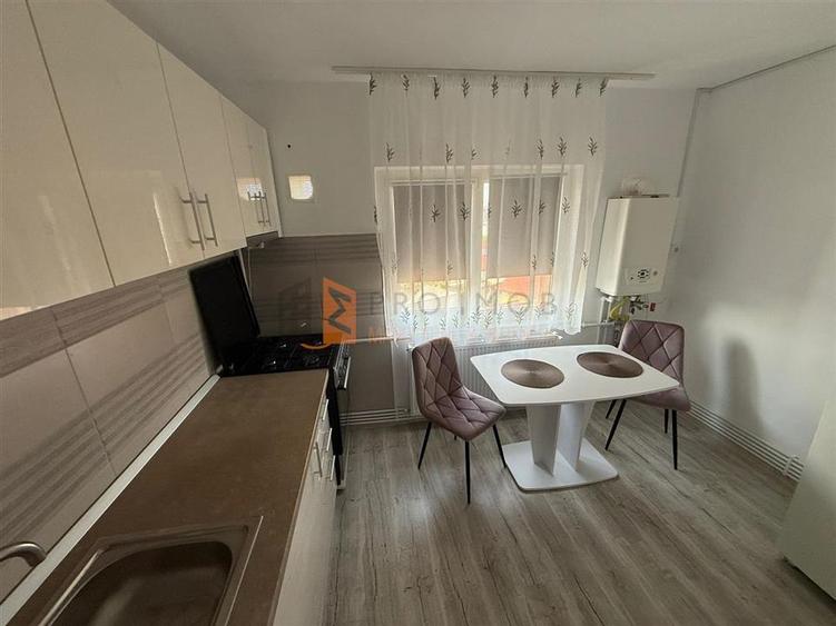 Garsonieră decomandată, mobilată în Micro 3
