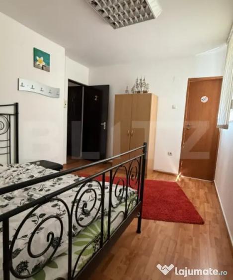 Apartament cu 7 camere decomandat în Central