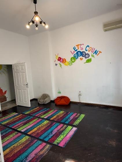 Casă individuală cu 9 camere cu Canalizare în Timpuri Noi