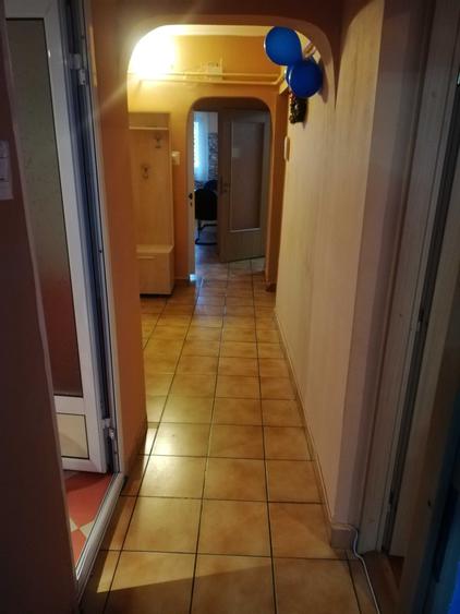 Apartament cu 3 camere decomandat în Sârbi