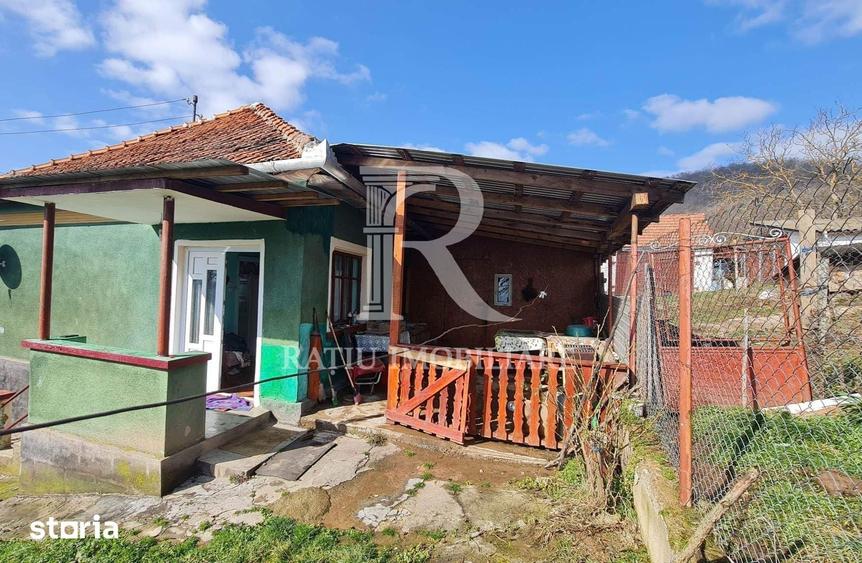 Casă cu 2 camere cu Teren 798 Mp în Certeju de Sus
