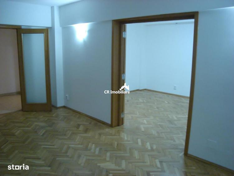Apartament cu 4 camere decomandat în Calea Călărașilor