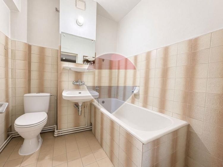 Apartament cu 3 camere decomandat în Trocadero