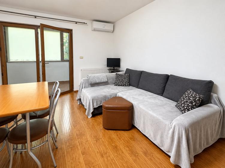 Apartament cu 3 camere semidecomandat în Braytim