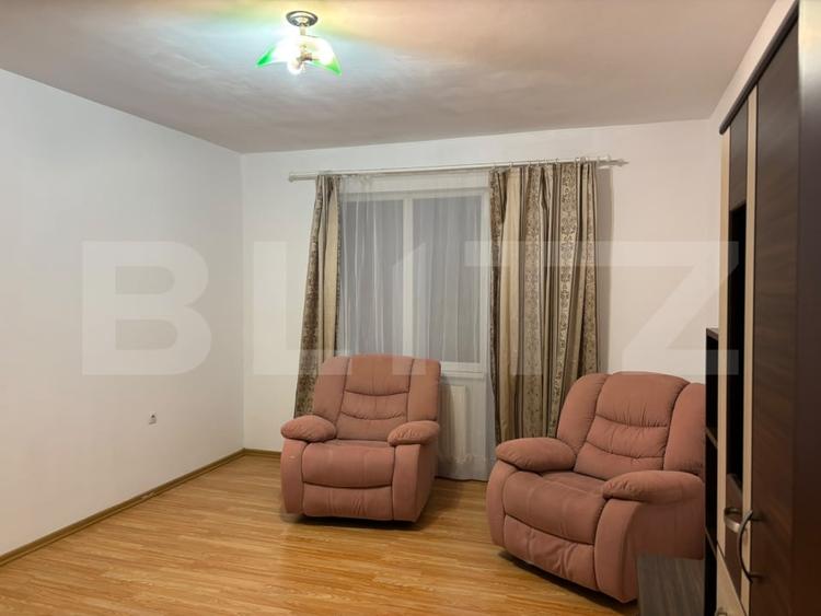 Apartament cu 3 camere semidecomandat, mobilat în Bună Ziua