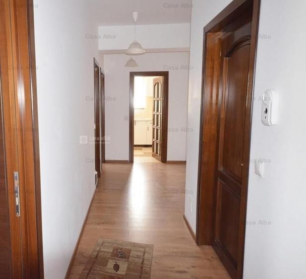 Apartament cu 3 camere decomandat, mobilat în Central