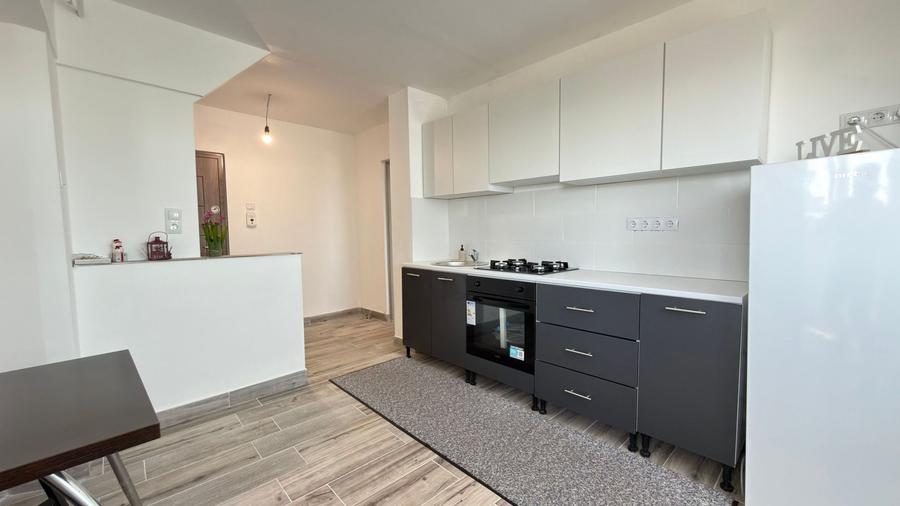 Apartament cu 2 camere semidecomandat, mobilat în Est