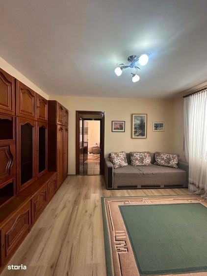 Apartament cu 3 camere semidecomandat în Careiului