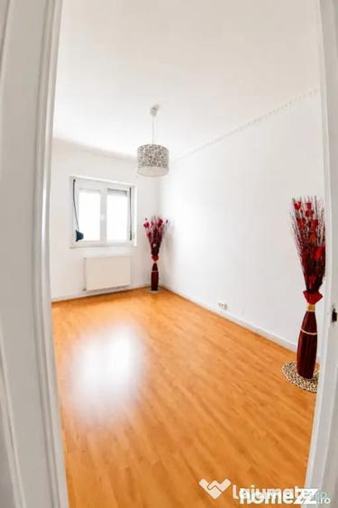 Apartament cu 3 camere decomandat în Micro 21