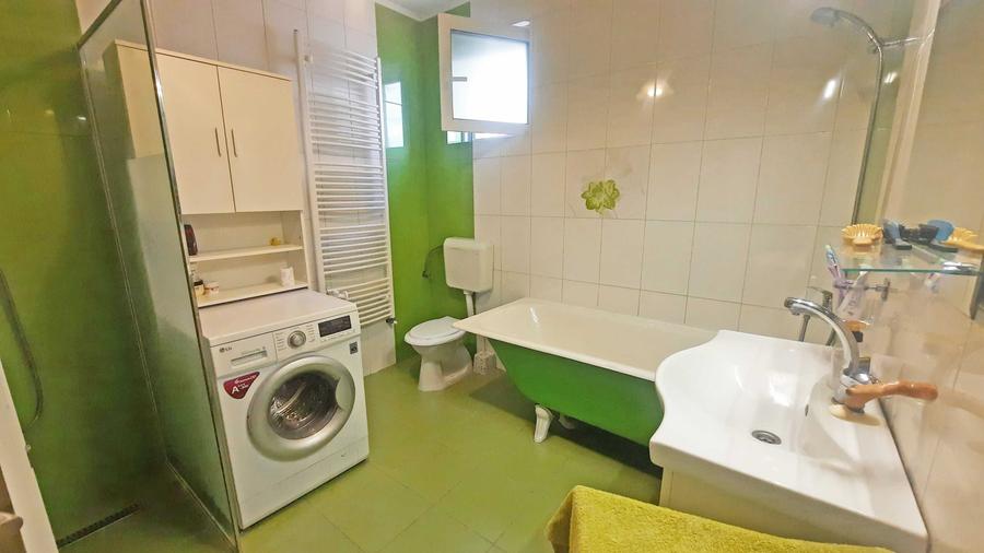 Casă cu 4 camere în Exterior Vest