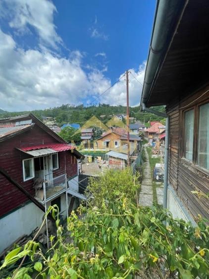 Casă individuală cu 7 camere cu Teren 580 Mp în Valea Doftanei