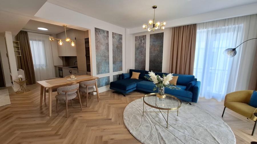 Apartament cu 4 camere decomandat în Pipera