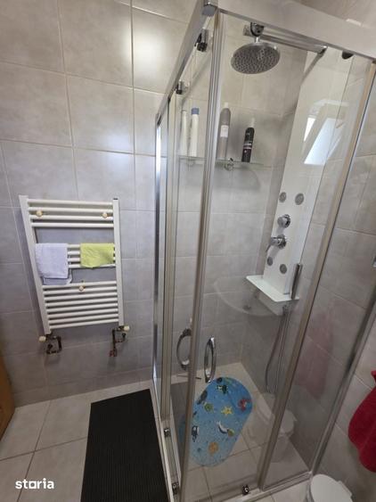 Casă cu 4 camere cu Teren 350 Mp în Florești