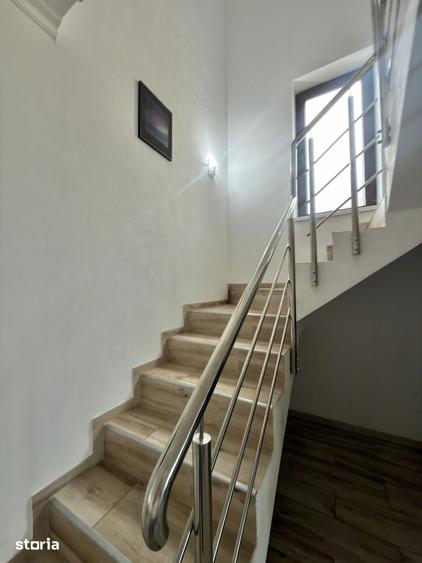 Casă cu 4 camere cu Teren 263 Mp în Sânmihaiu Român