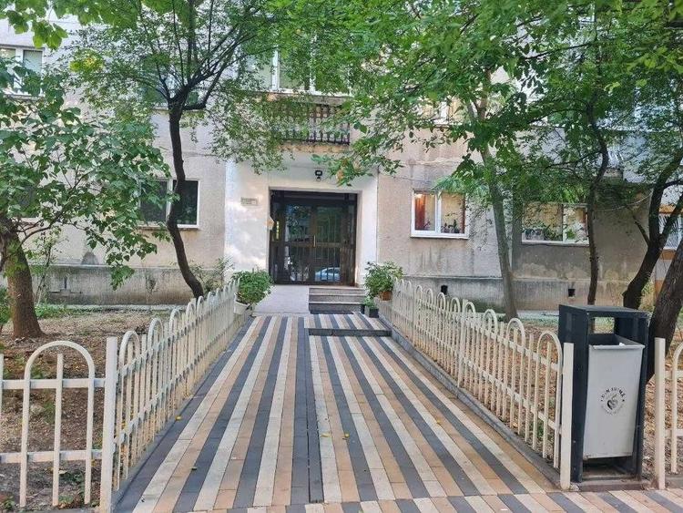 Apartament cu 3 camere decomandat în Sebastian