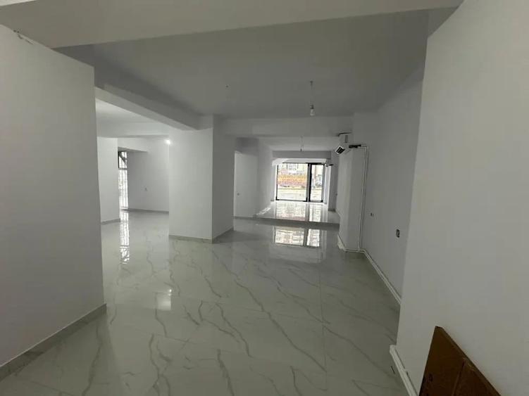 Spațiu comercial, de 100 mp, în Ultracentral