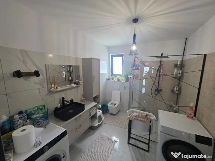 Casă cu 3 camere cu Teren 497 Mp în Central