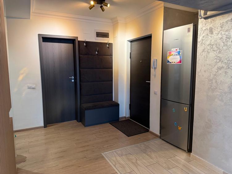 Apartament cu 4 camere decomandat în Drumul Taberei
