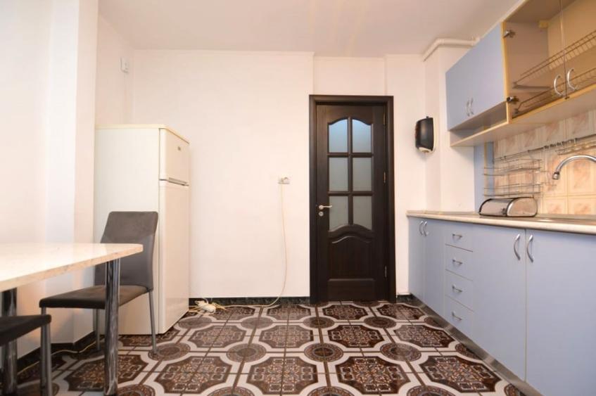 Apartament cu 2 camere decomandat, mobilat în Decebal