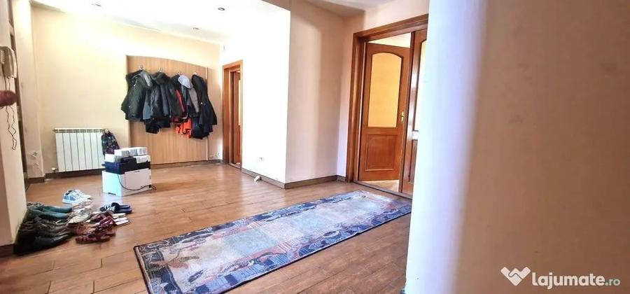 Casă cu 5 camere cu Teren 405 Mp în Coiciu