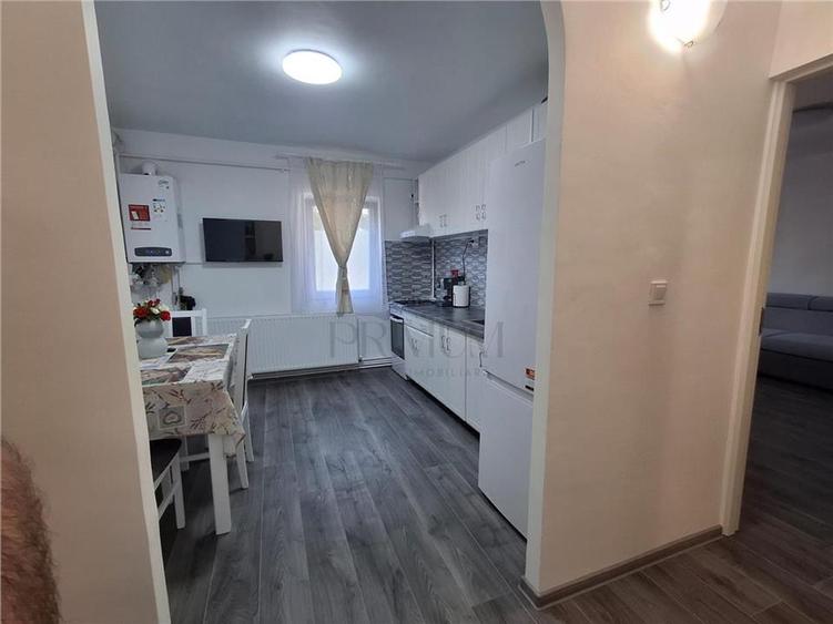 Apartament cu 2 camere semidecomandat, mobilat în Dâmbovița