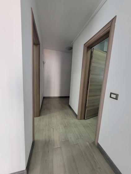 Apartament cu 3 camere semidecomandat, mobilat în Nord