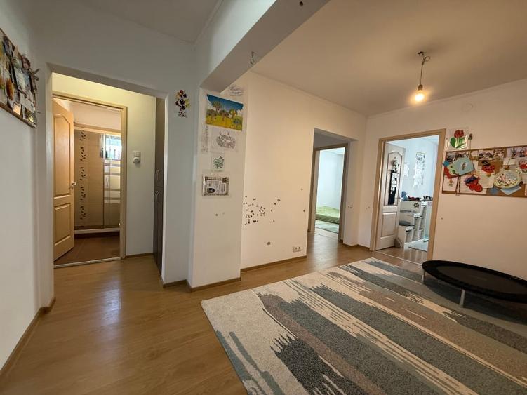 Apartament cu 4 camere decomandat, mobilat în Rogerius