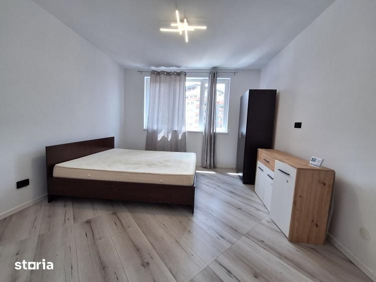Apartament cu 3 camere semidecomandat în Florești