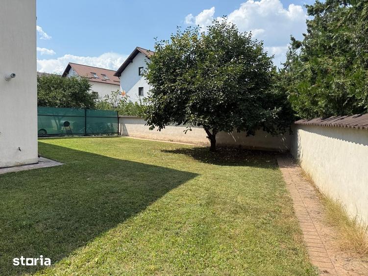 Casă cu 4 camere cu Teren 250 Mp în Ulmi