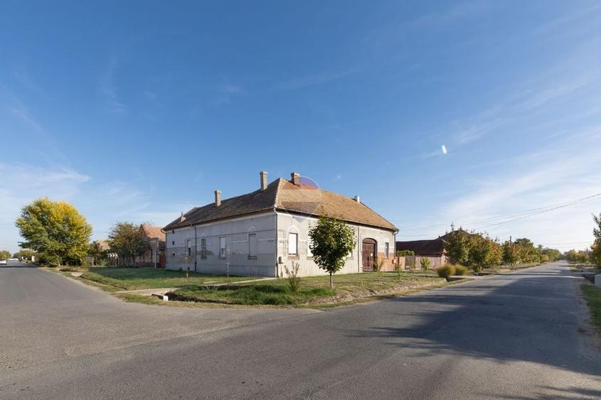 Casă individuală cu 4 camere cu Teren 593 Mp în Central