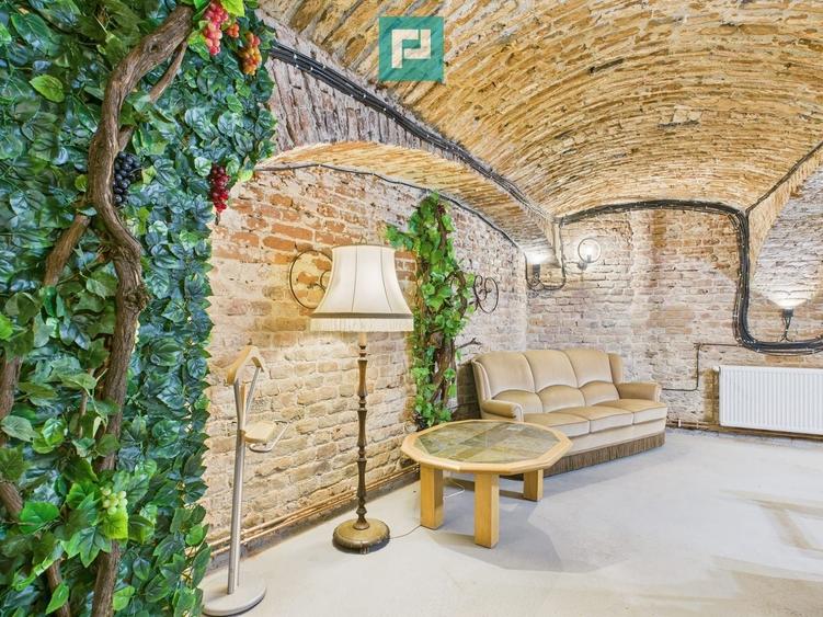 Apartament cu 2 camere semidecomandat, mobilat în Central