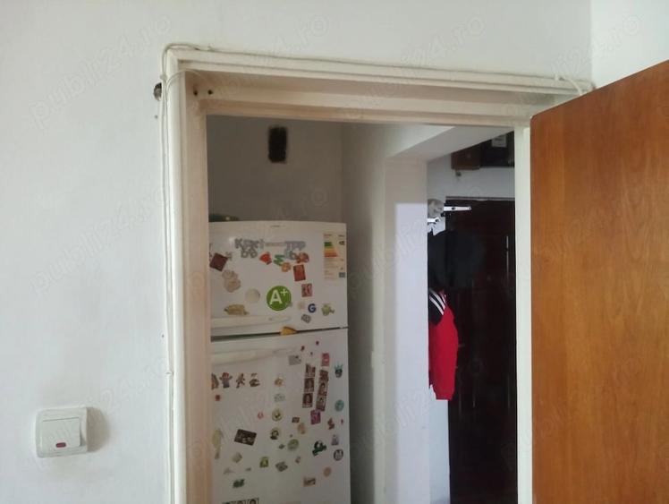 Apartament cu 3 camere semidecomandat în Drumul Taberei