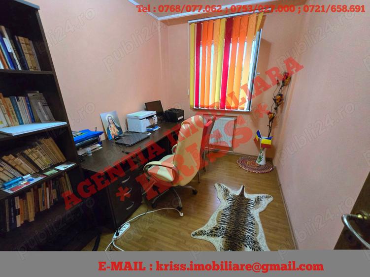 Apartament cu 3 camere semidecomandat în Craiovei