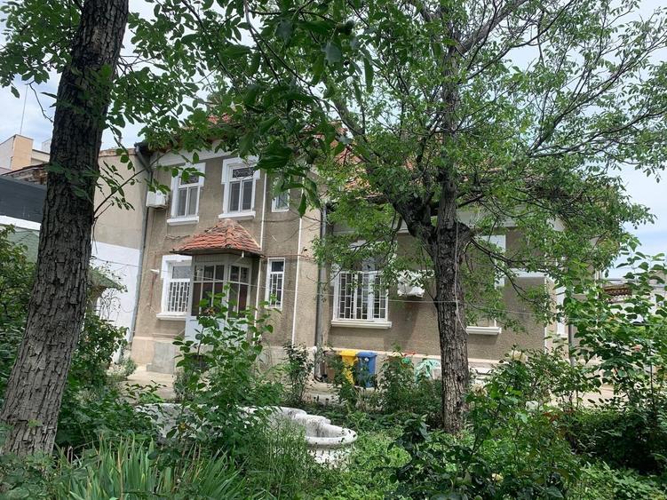 Casă cu 6 camere cu Teren 1050 Mp în Dacia