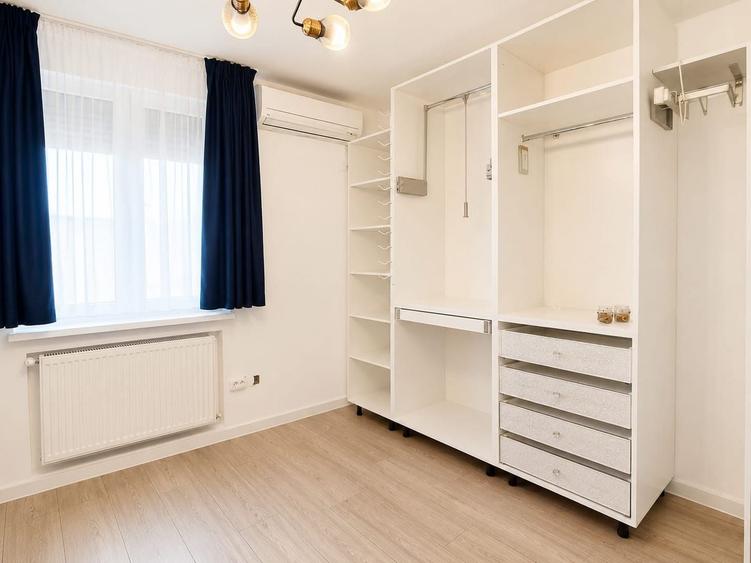 Apartament cu 4 camere semidecomandat în Aradului