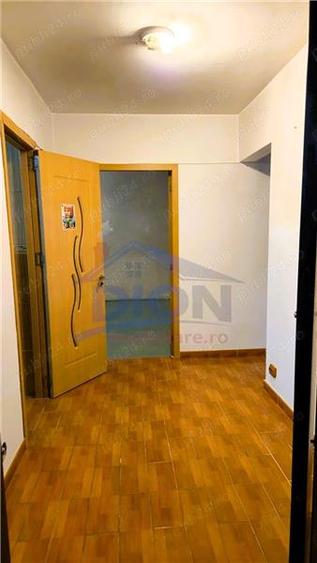 Apartament cu 3 camere decomandat în Drumul Taberei