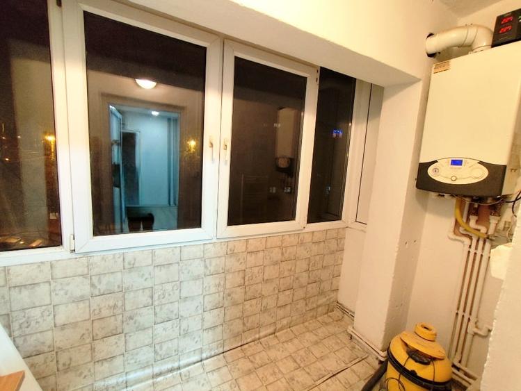 Apartament cu 3 camere decomandat, mobilat în Anda