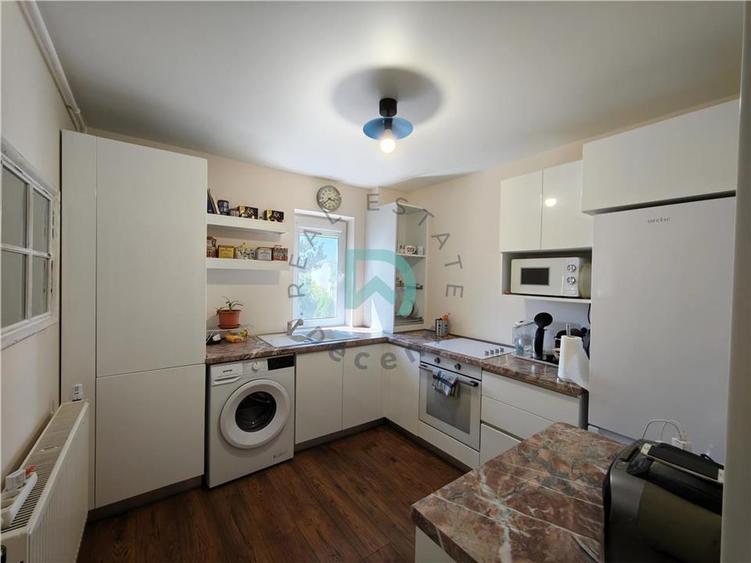 Apartament cu 3 camere semidecomandat, mobilat în Centrul Civic
