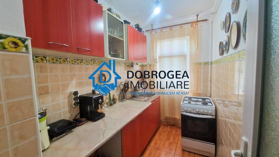 Apartament cu 3 camere semidecomandat, mobilat în Vest
