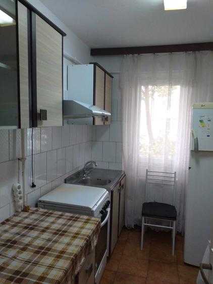 Apartament cu 2 camere semidecomandat în Podu Roș