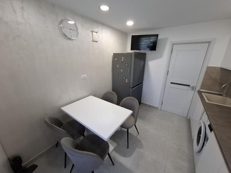 Apartament cu 3 camere decomandat, mobilat în Gara